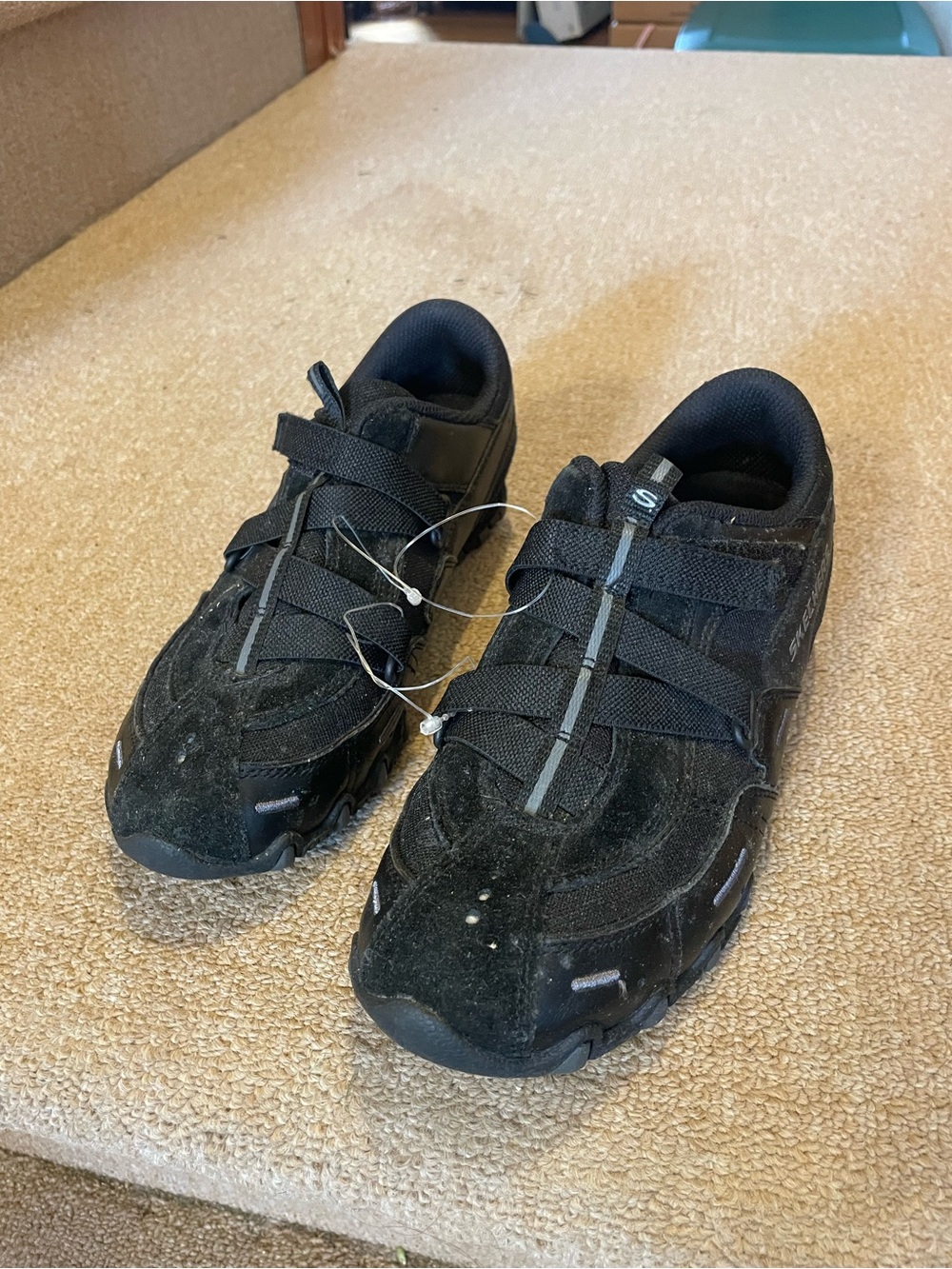 Sketchers Women’s 6.5 Black Velcro Sneakers